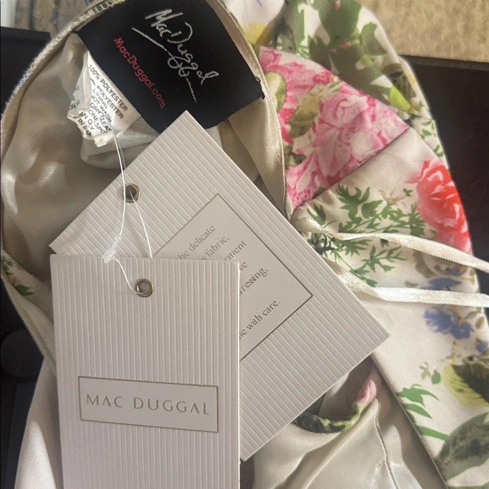 Mac Duggal Floral V-Neck‎ Gown #9079 size 4 - Picture 15 of 15